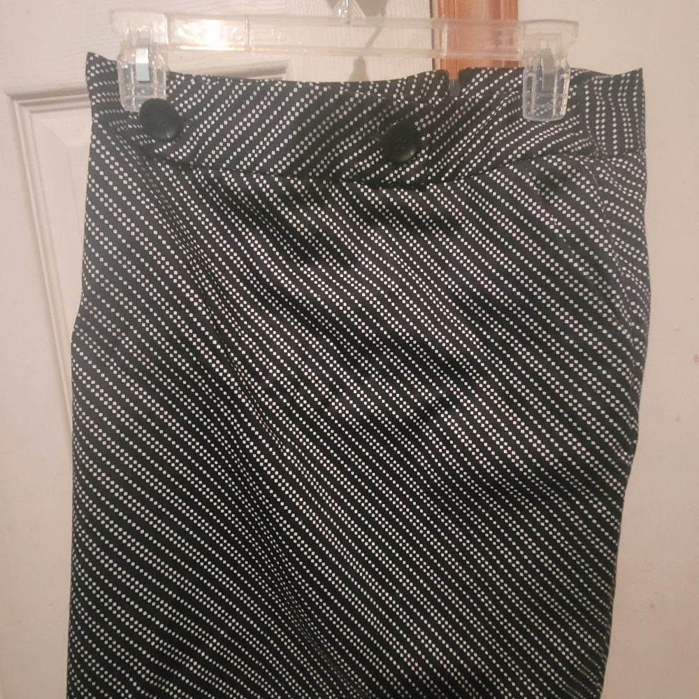 Black and White Worthington size 6 skirt